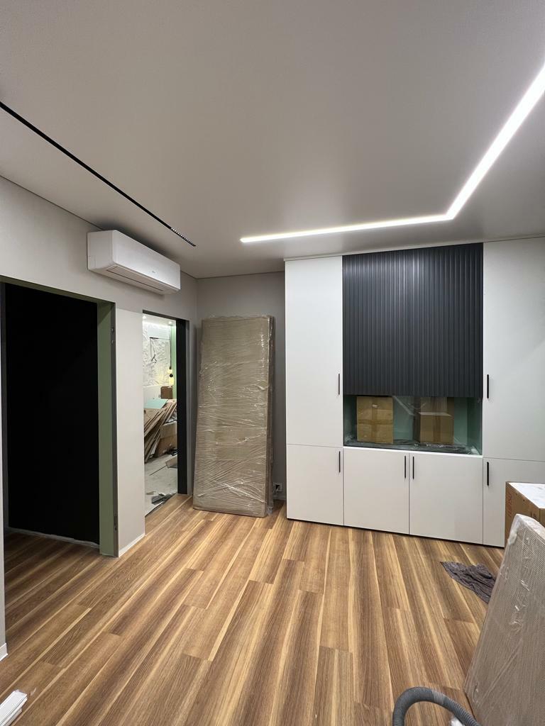 Аквариум в стене