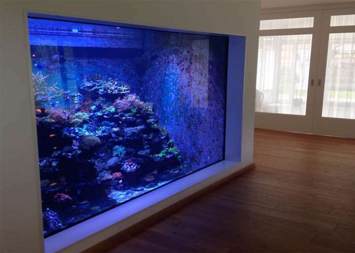 Большой акриловый аквариум