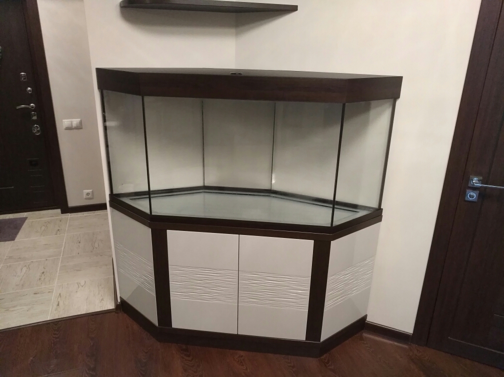 <span style="font-weight: bold;">Аквариум угловой</span>